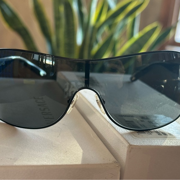 Versace Black Designer Sunglasses - Picture 4 of 9